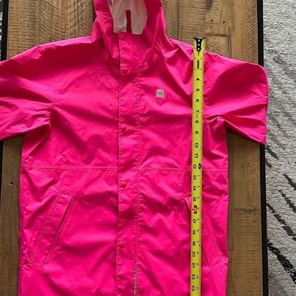 MEC Rain Jacket - Size Youth 14 - Picture 3 of 16